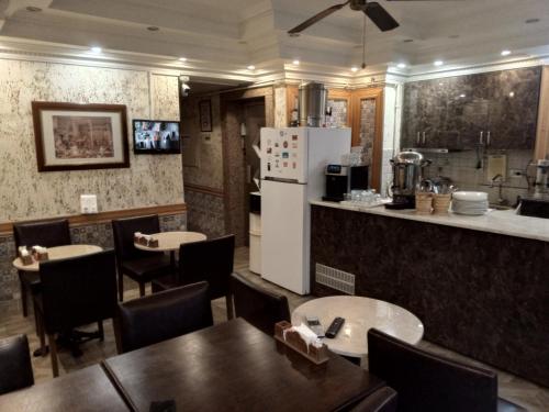 TV a/nebo společenská místnost v ubytování Kosk Hotel Kadikoy