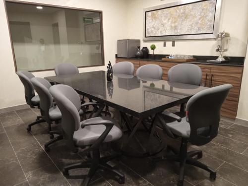 a conference room with a table and chairs at Hotel Zuma Colony in Querétaro