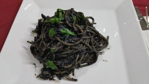 ホテルの敷地内または近くでの食事または食べ物