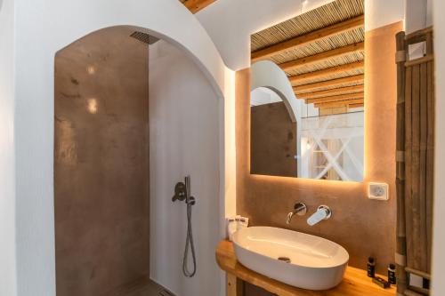 a bathroom with a sink and a mirror at Lapis Domus Milos in Plaka Milou