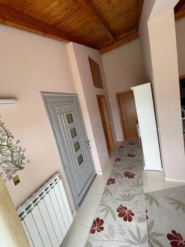 Fotografie z fotogalerie ubytování Villa Theodora v destinaci Polisi i Vogël