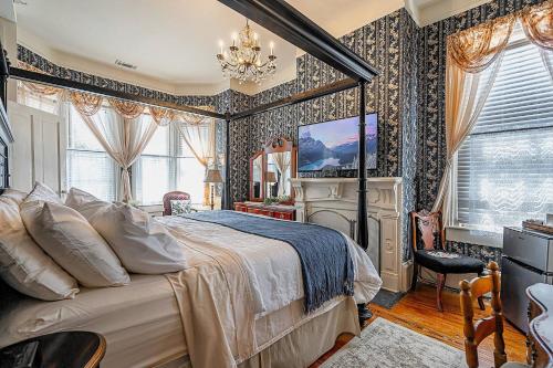 a bedroom with a bed and a chandelier at Master King Room Victorian with Private Bathroom in a Historic house in Savannah