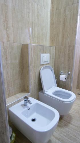 a bathroom with a white toilet and a sink at Vila Duro in Golem