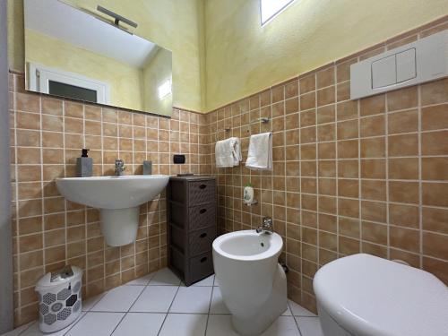 Bilik mandi di Rena & Relax con piscina condivisa