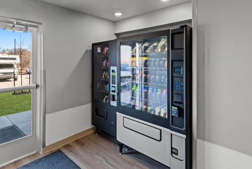 a video game room with a vending machine at WoodSpring Suites Coralville Iowa City in Coralville