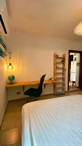 a bedroom with a bird sitting on a desk next to a bed at Gentileza Procida in Procida