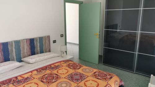 a bedroom with a bed and a walk in shower at Valle dell'Eden Appartamenti in Grottammare