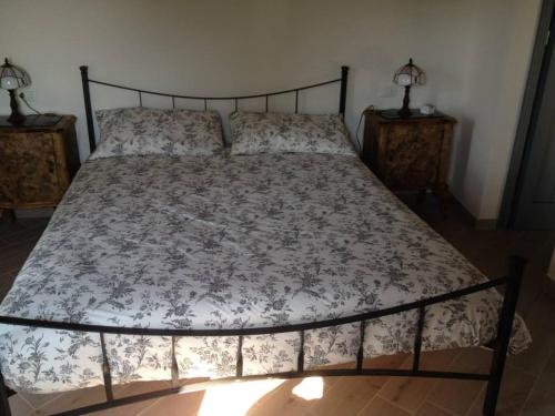 Un pat sau paturi într-o cameră la La Corte del Borgo