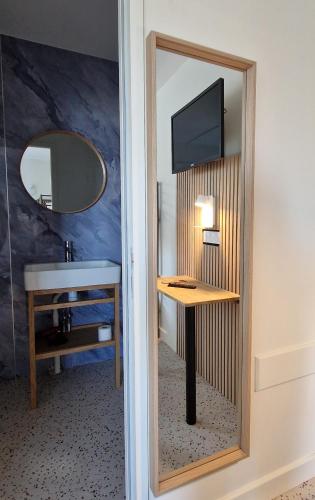 TV a/nebo společenská místnost v ubytování Hotel Eisenhower