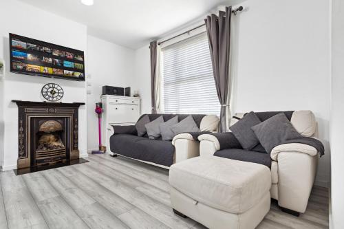 a living room with a couch and a fireplace at 2-Bed House, Bromley, Free Parking, 30 min to Central London - Sleeps 6 in London