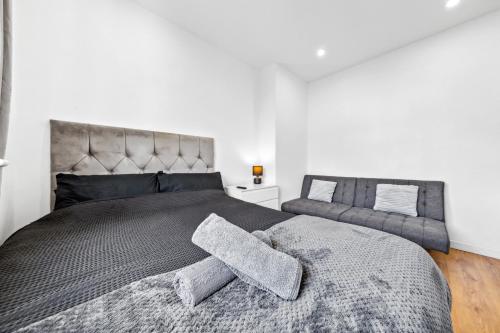 a bedroom with a large bed with a pillow on it at 2-Bed House, Bromley, Free Parking, 30 min to Central London - Sleeps 6 in London
