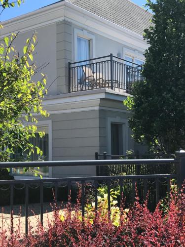a white house with a balcony on top of it at Best Western Premier Hotel Aristocrate in Quebec City