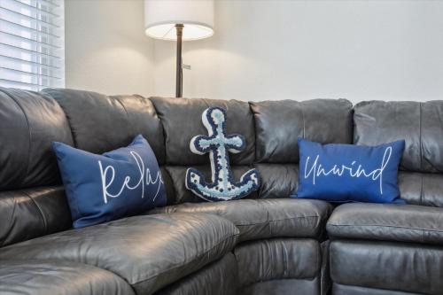 Χώρος καθιστικού στο Bayside Bliss at Cape Charles - New home in Bay Creek w pool & more!