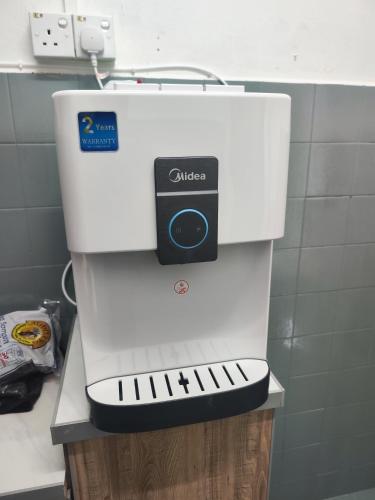 Кухня или мини-кухня в Homestay Temerloh Jaya with Private Pool 8pax 3Bedroom 3Aircond 2Water Heater Free High Speed Wi-Fi Netflix Near Bandar Temerloh
