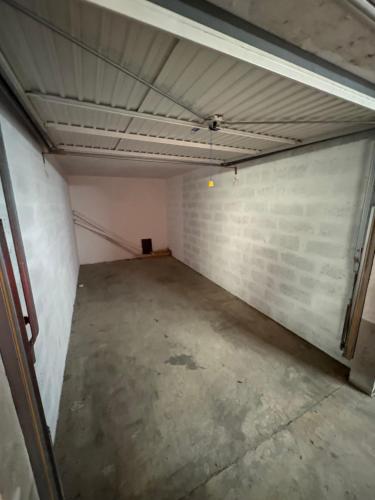 an empty garage with a brick wall at T2 moderne avec piscine, tennis et garage in Cagnes-sur-Mer