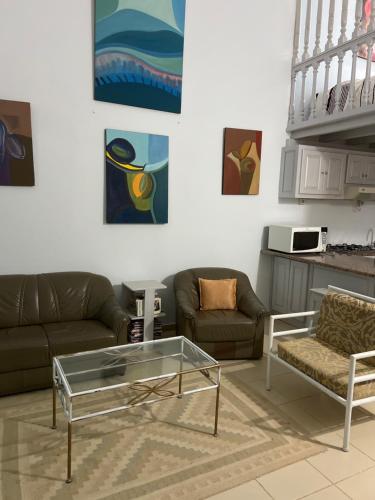 Kuchyň nebo kuchyňský kout v ubytování Beach house wing in kerkennah island. Fully equipped place for 4 guests and peaceful relaxing stay. Calm sea and beautiful sun rise that can be enjoyed straight on the beach or from the house terrace.