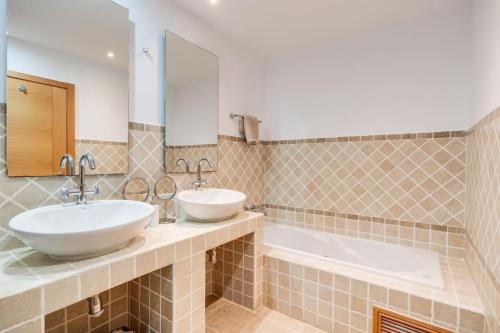 Sea View Apartment Near Estepona and Marbella - Pool and Private Parking photo 15