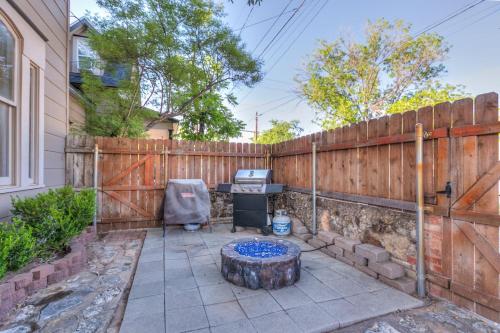 Gambar di galeri bagi New Hidden Gem Cozy 4 BR 2 BA di San Angelo