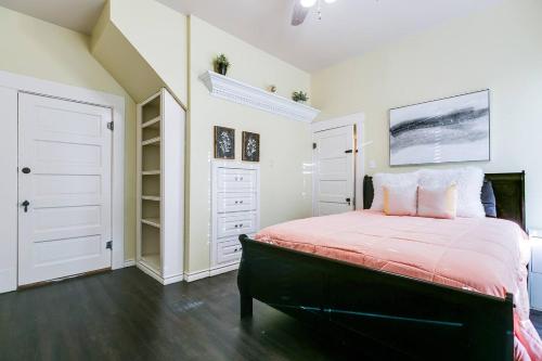 Katil atau katil-katil dalam bilik di New Hidden Gem Cozy 4 BR 2 BA