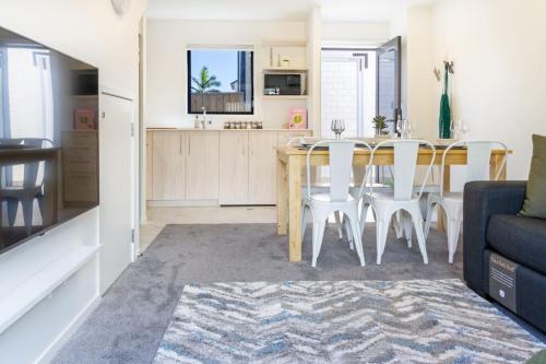 Η κουζίνα ή μικρή κουζίνα στο Stunning Mount Albert 2 Bed