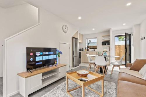 Dapur atau dapur kecil di Stunning Henderson Hideaway