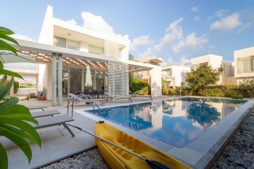 Villa Fantasy - Luxury 4BR Seaview Retreat with Private Pool