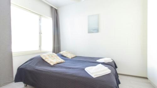 En eller flere senge i et værelse på Convenient Apartment for 4 with Sauna