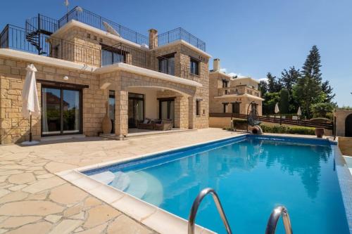 Villa Skandinavia - Modern 3BR Escape with Private Pool & BBQ