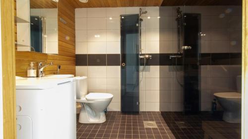 Et badeværelse på Convenient Apartment for 4 with Sauna