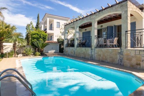 Villa Lavanda - Elegant 3BR Retreat with Private Pool & Garden