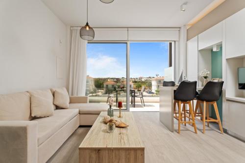 SunnyVillas Suite Mythical GYM Swimming Pool S21