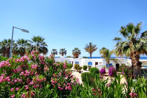 Bungalow Sea Paradise - Beachfront Escape with Sea View