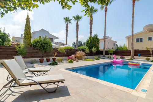 Villa Coralia - Coastal Comfort near Beach & Restaurants