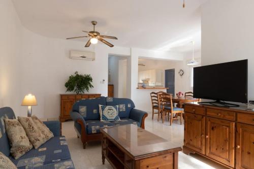 Villa Nadezda - 3BR Retreat in Paradise Gardens, Paphos