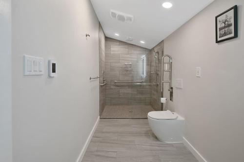 Salle de bains dans l'établissement Mighty Mesa -ADA compliant