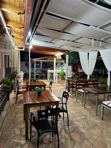 Restaurace v ubytování Cozy Veranda Kristian - Free Parking