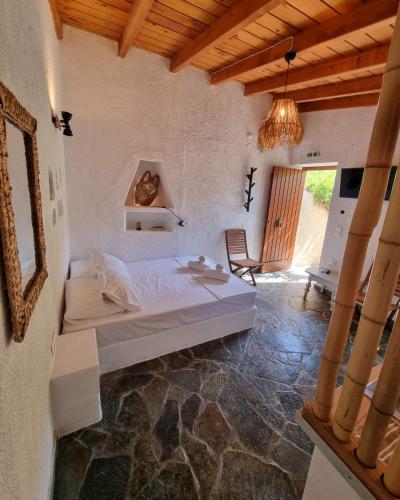 a bedroom with a white bed in a room at Fay's Guesthouse Aegina in Egina