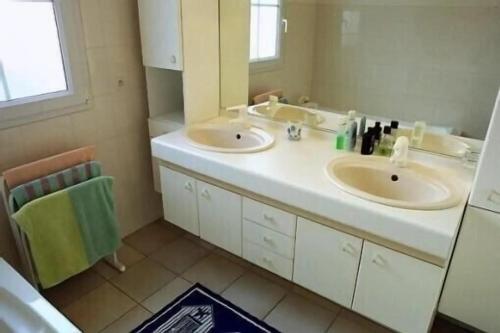 Ένα μπάνιο στο Maison avec 4 Chambres à Saint-Martin-de-Ré