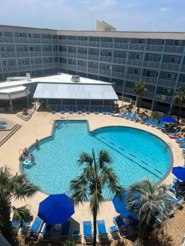 Amenities and beach access! photo 17