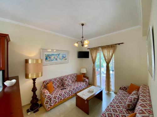 Μια τηλεόραση ή/και κέντρο ψυχαγωγίας στο Thomas Apartments