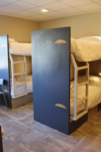a room with two bunk beds and a door at Alojamiento Traslaviña in Vista Flores