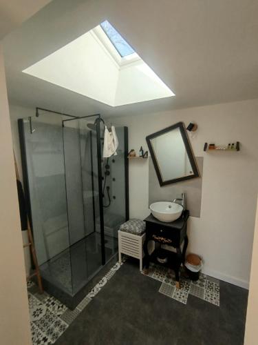 a bathroom with a shower and a sink and a mirror at Lodge détente nature Sam'Suffit in Oizé