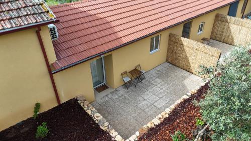 an overhead view of a house with a roof at Quinta-lina de serpins in Serpins