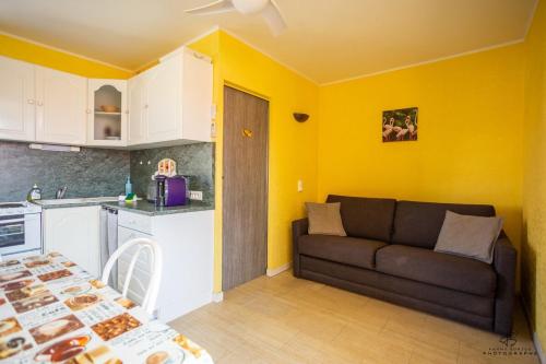 Photo de la galerie de l'établissement Studio Yellow Mood - Pond, Beach, Peace & Parking, au Barcarès