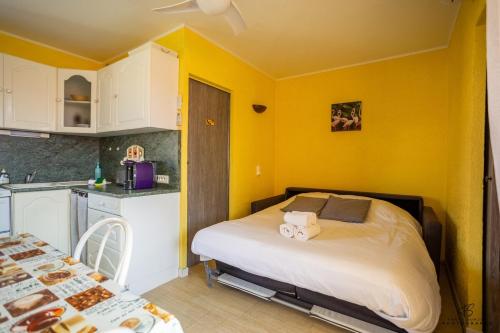 Photo de la galerie de l'établissement Studio Yellow Mood - Pond, Beach, Peace & Parking, au Barcarès