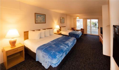 Postel nebo postele na pokoji v ubytování Beachcomber Motel