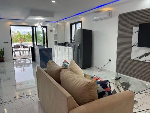 a living room with a couch and a glass floor at Casa Entre Playas con piscina en Las Galeras in Las Galeras