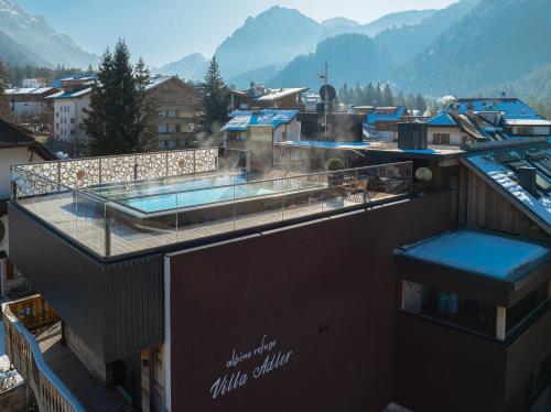 Nespecifikovaný výhled na hory nebo výhled na hory při pohledu z aparthotelu