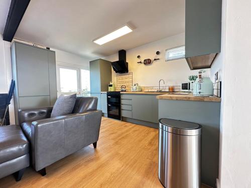 Η κουζίνα ή μικρή κουζίνα στο Sailing Lake Lodge - The Beach, Snettisham