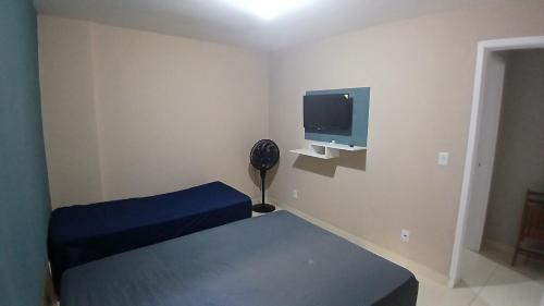 Giường trong phòng chung tại Amplo apt 2 Qdras da Praia do Pontal